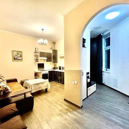 V&O Whitechocolateapt 800 M To Opera Lviv Exterior photo