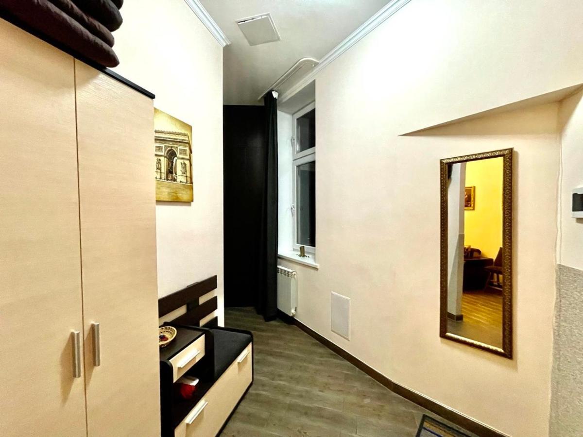 V&O Whitechocolateapt 800 M To Opera Lviv Exterior photo