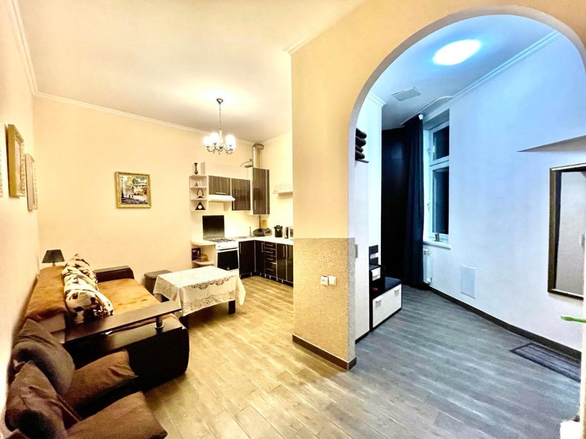 V&O Whitechocolateapt 800 M To Opera Lviv Exterior photo