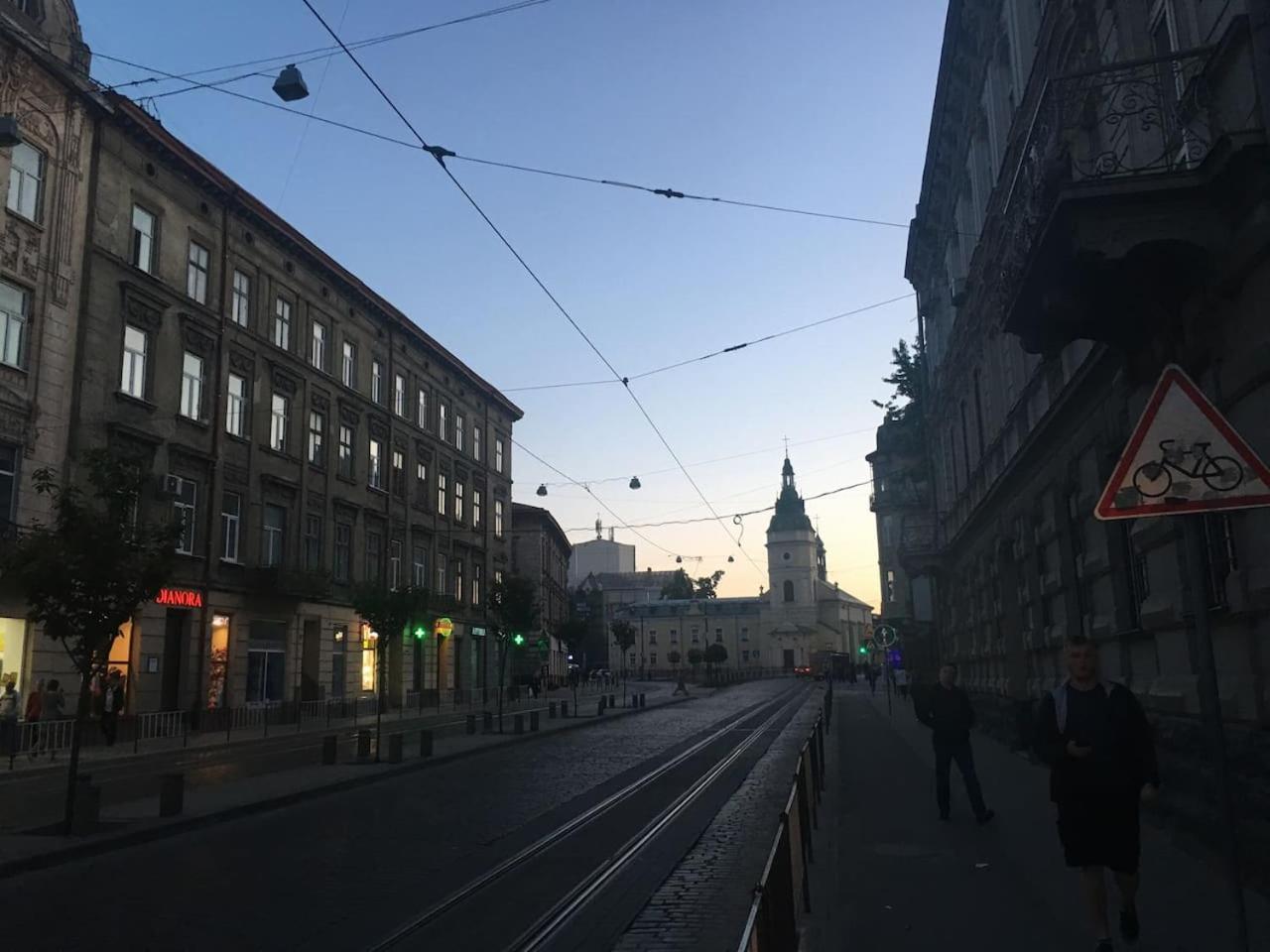 V&O Whitechocolateapt 800 M To Opera Lviv Exterior photo